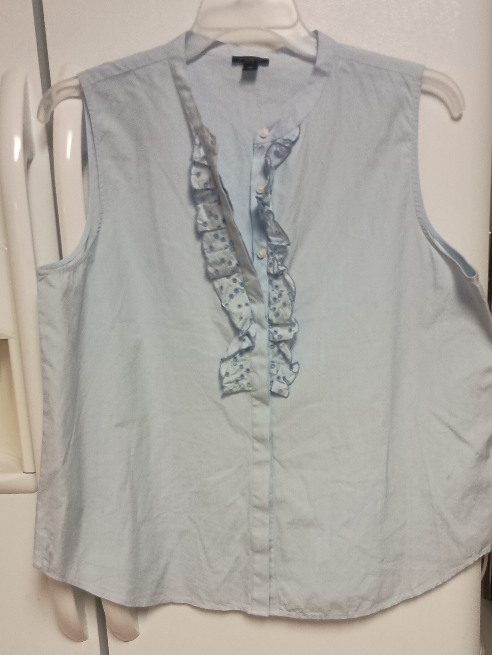 Ann Taylor Pale Blue Button Down Ruffle-Front Sleeveless Blouse. Women's Size XL